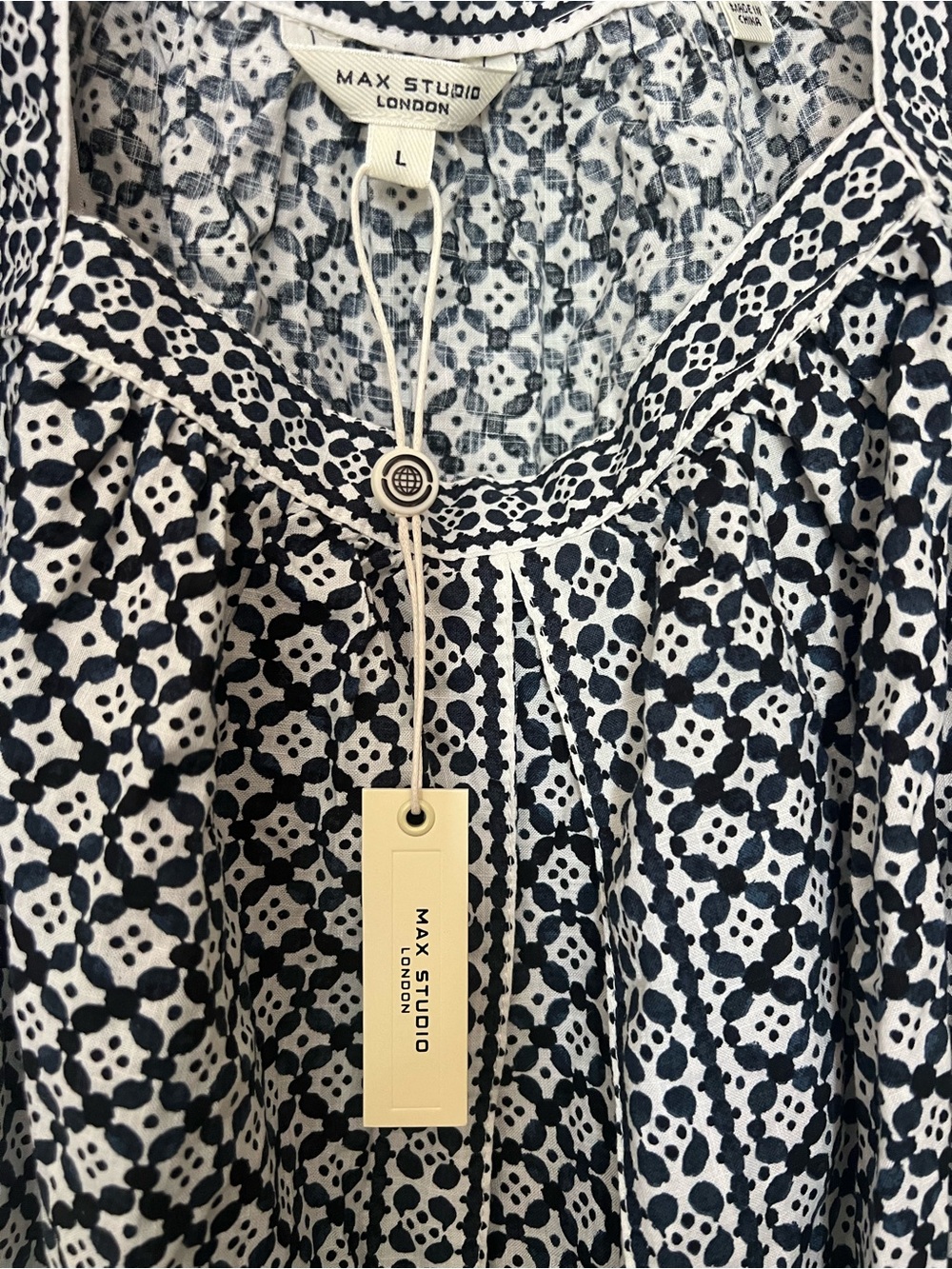 NWT Max Studio Indigo Blue and White Patterned Puff Sleeve Top Size Large - Picture 2 of 4
